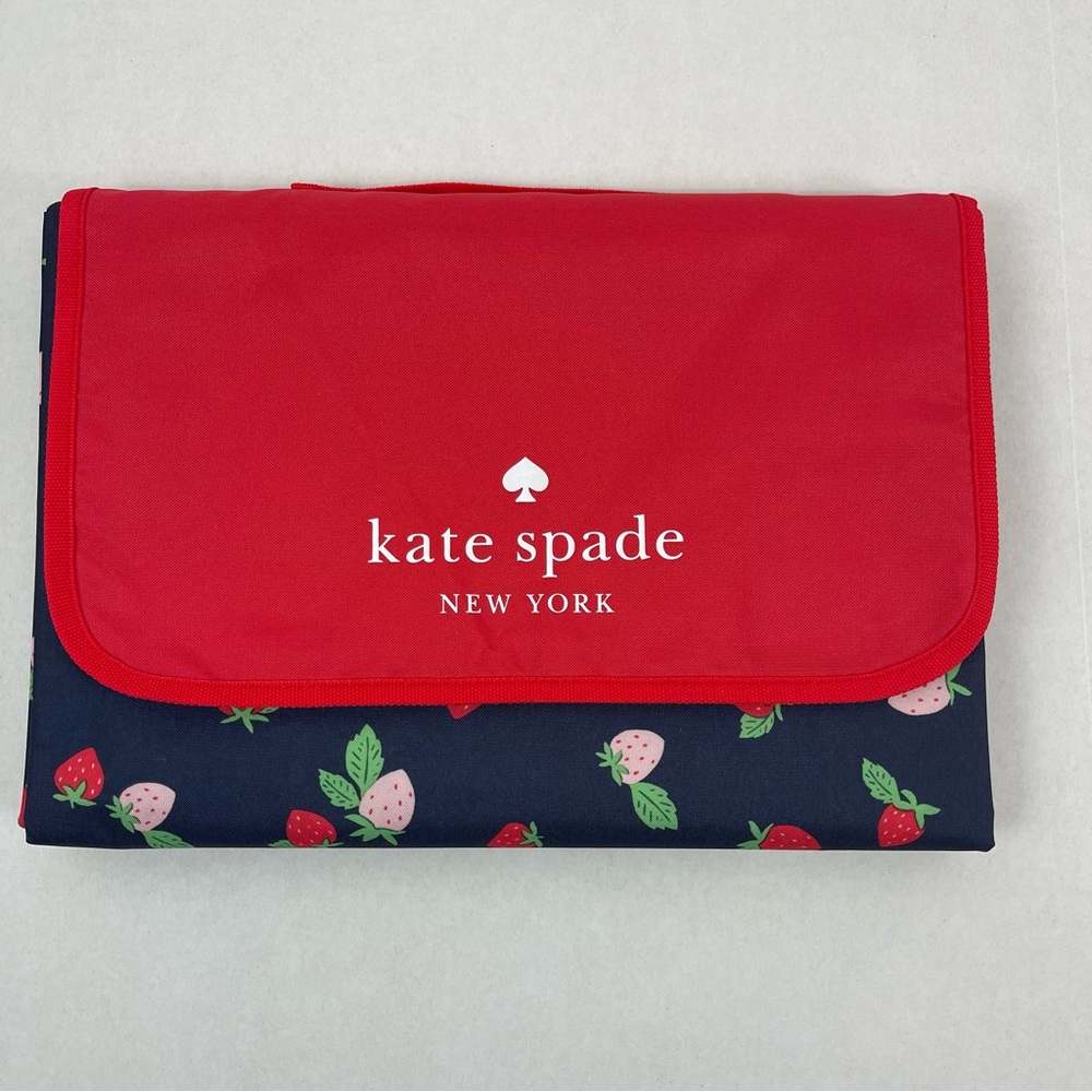 Kate Spade Strawberry Toss Packable Picnic Blanket‎ NWOT